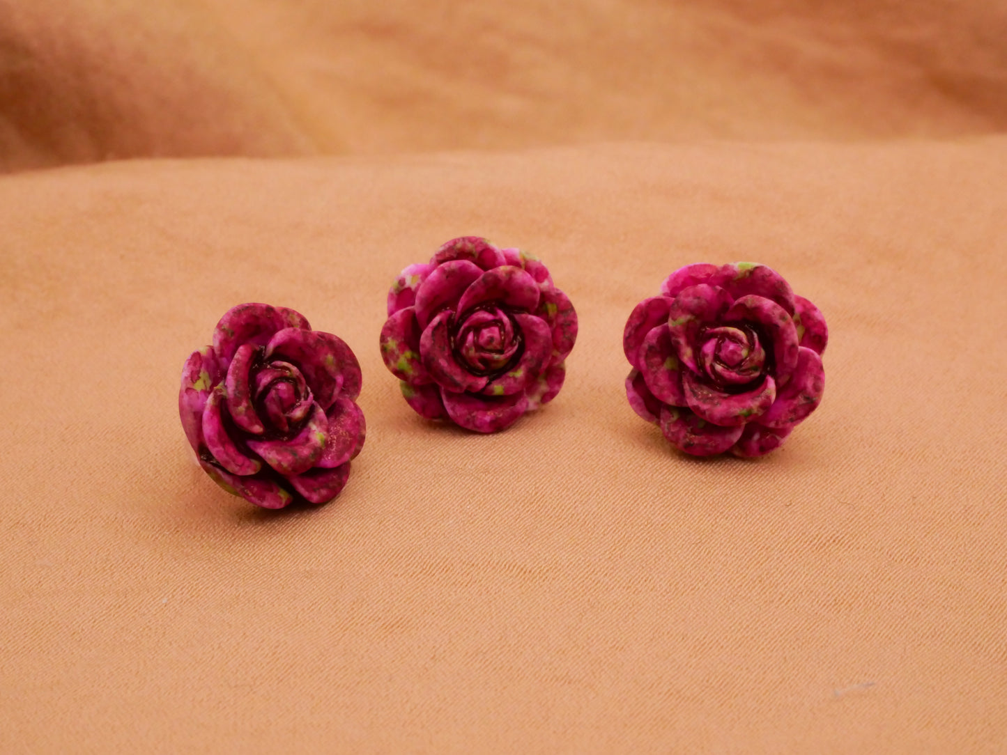 Rose Tie Dye Look Magenta Green Plastic Set of Three Buttons 13mm