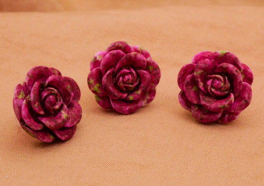 Rose Tie Dye Look Magenta Green Plastic Set of Three Buttons 13mm