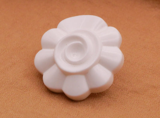 Mod Flower Swirl White Plastic Button 22mm