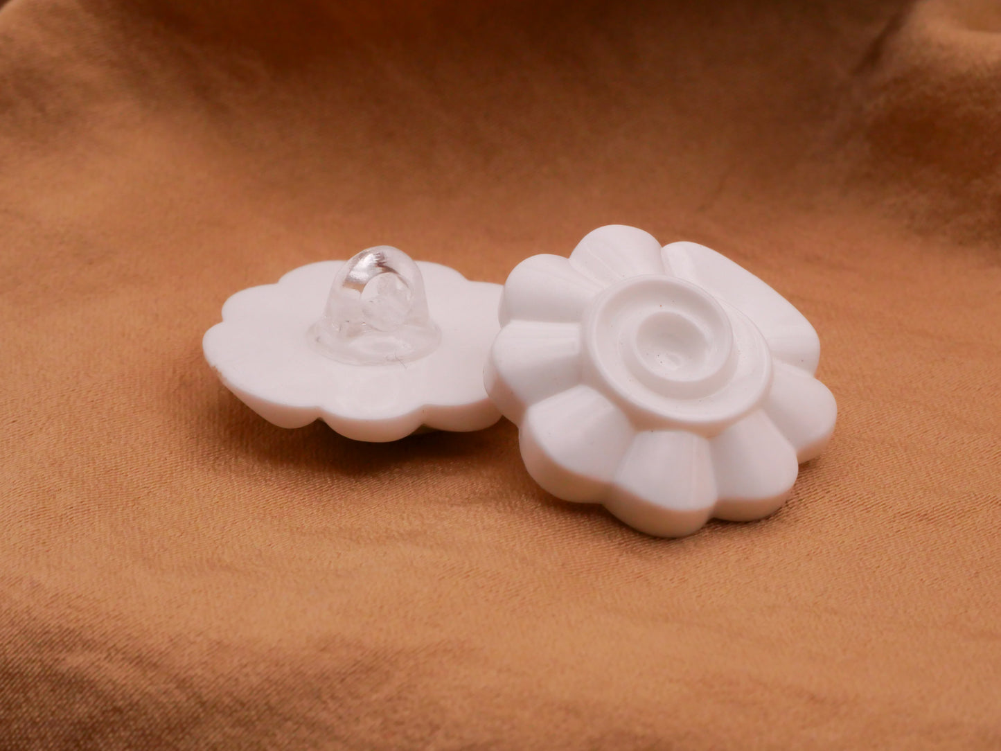 Mod Flower Swirl White Plastic Button 22mm