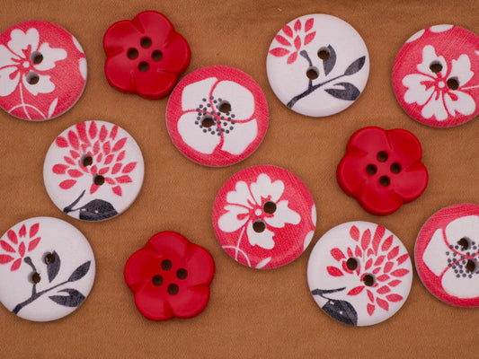 Flower Red Black White Plastic Wood Set of Twelve Buttons 17-20mm