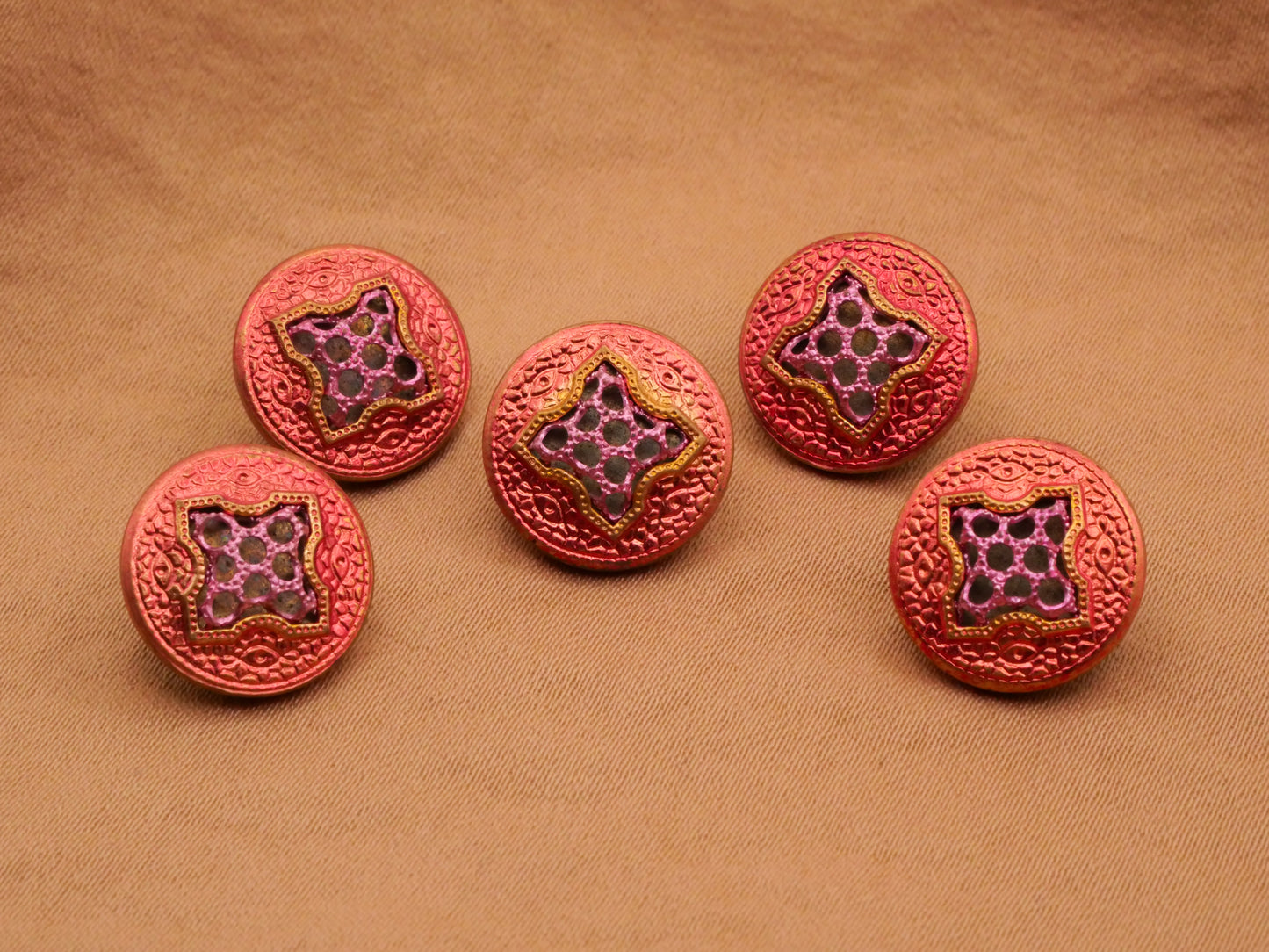 Salmon Fuchsia Tinted Metal Mesh Vintage Button 13mm