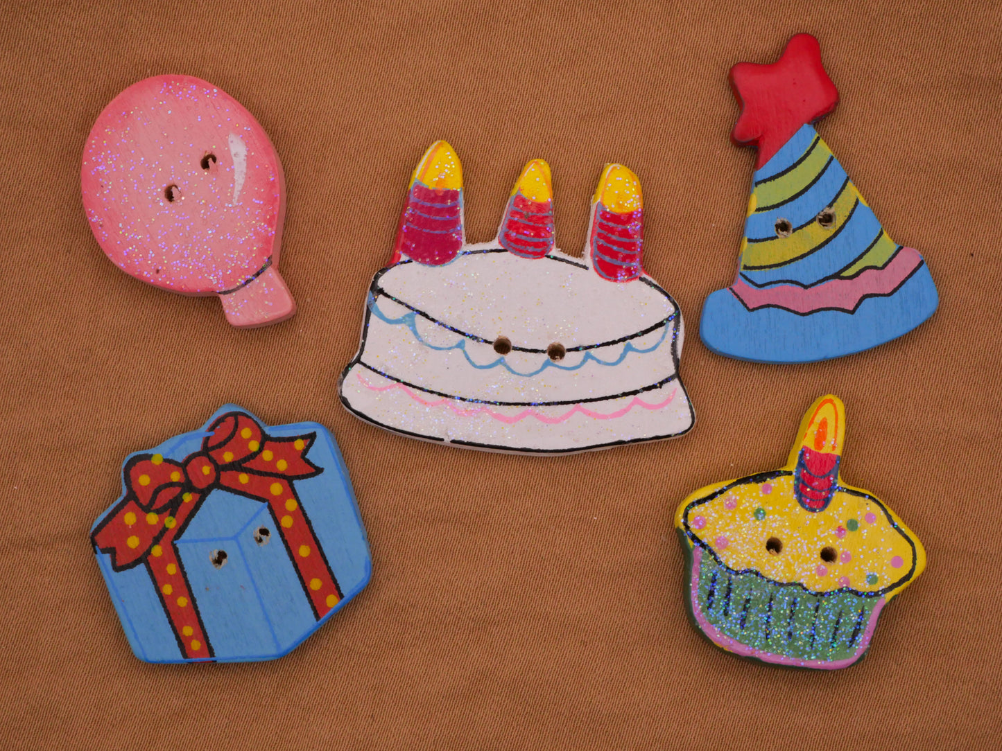 Party Cake Gift Balloon Wood Set of Five Buttons 19-34mm