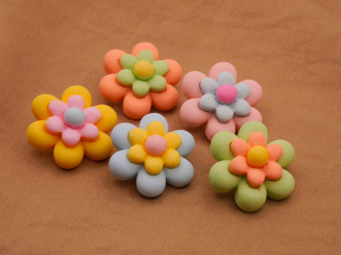 Flower Multi-Color Plastic Set of Five Buttons 19mm