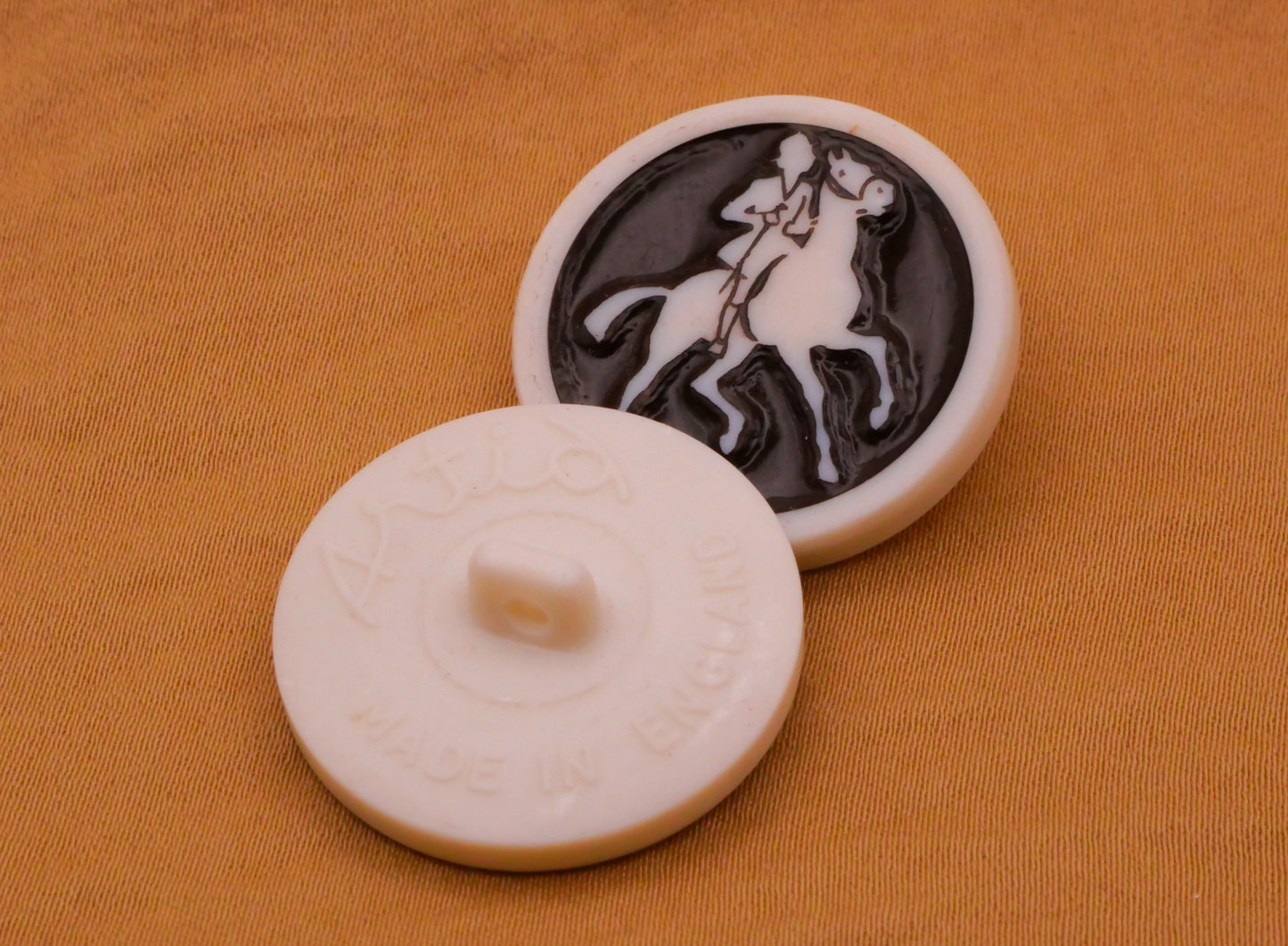 Artid Horse Horseback Riding England Plastic Button 25mm