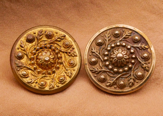 Flower Center Vines Wreath Antique Brass Metal Button Various 19mm