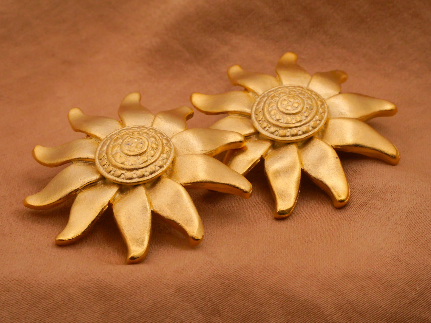 Sunflower Flower Vintage Gold Metal Large Button 38mm