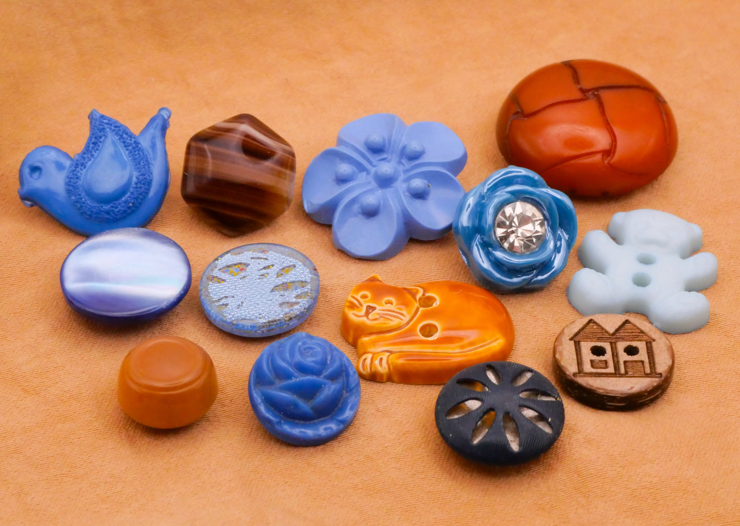 Cat Bird Bear Flower Blue Plastic Mother of Pearl Glass Set of Thirteen Buttons 10-20mm