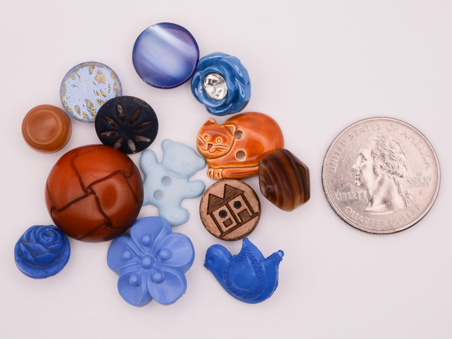 Cat Bird Bear Flower Blue Plastic Mother of Pearl Glass Set of Thirteen Buttons 10-20mm