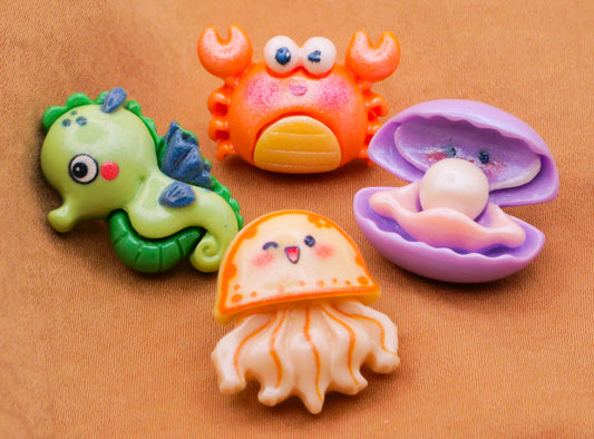 Sea Creatures Crab Jellyfish Oyster Seahorse Plastic Set of Four Buttons 16-25mm