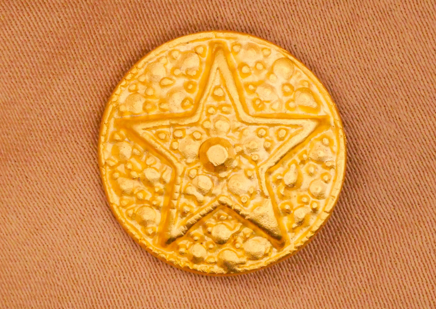 Star Five-Point Vintage Textured Gold Metal Button 17mm