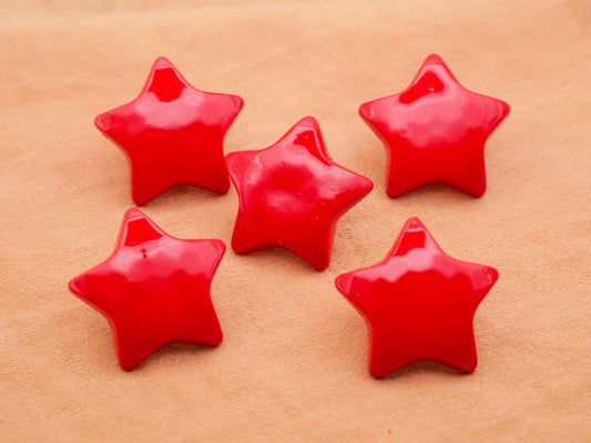 Star Red Plastic Set of Five Buttons 15mm