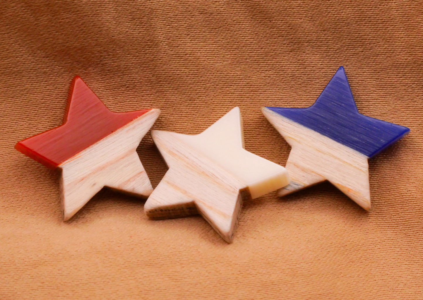 Star Red White Blue Resin Plastic Wood Set of Three Buttons 17mm