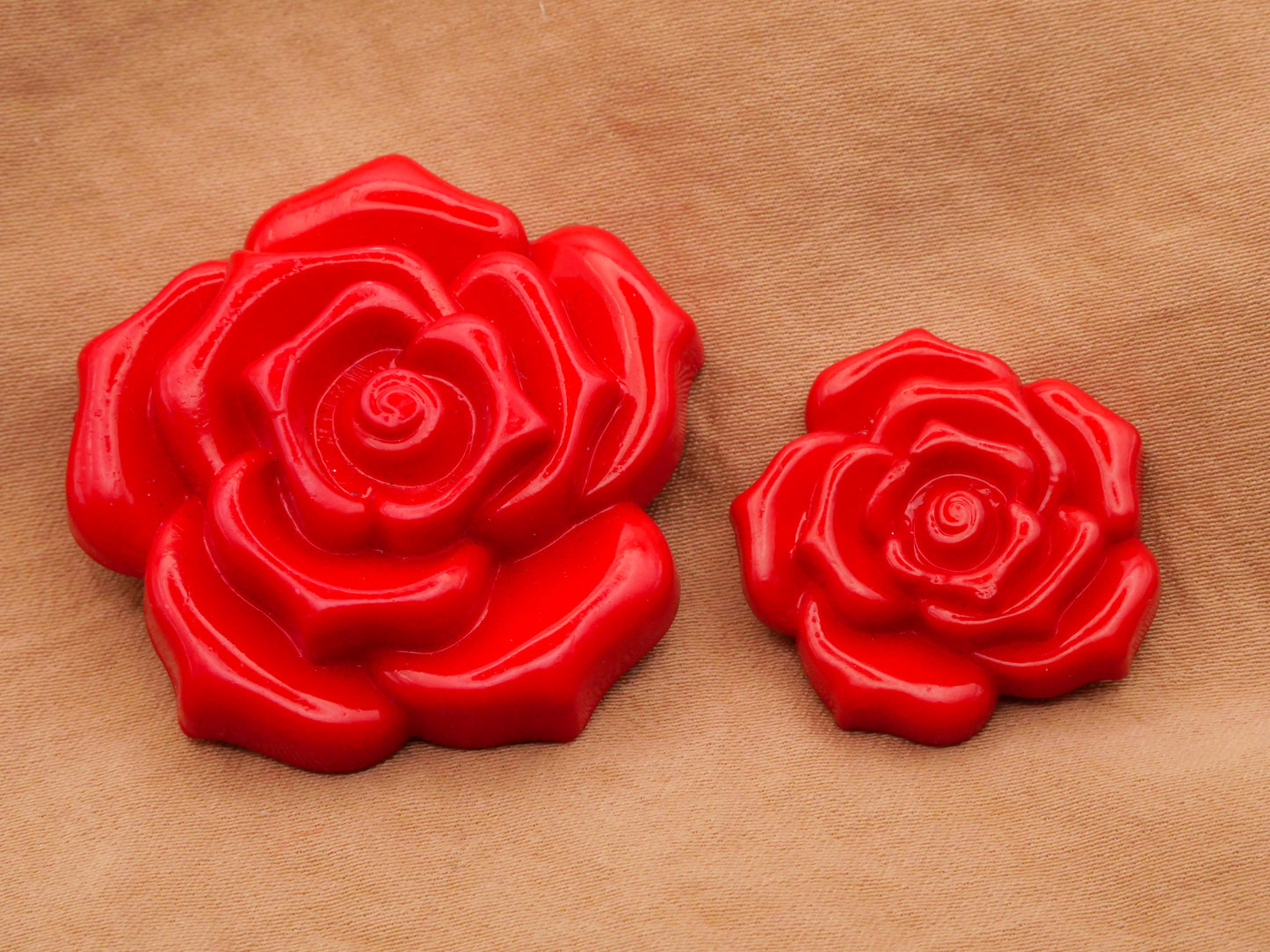 Rose Red Plastic Large Button Various 24-37mm