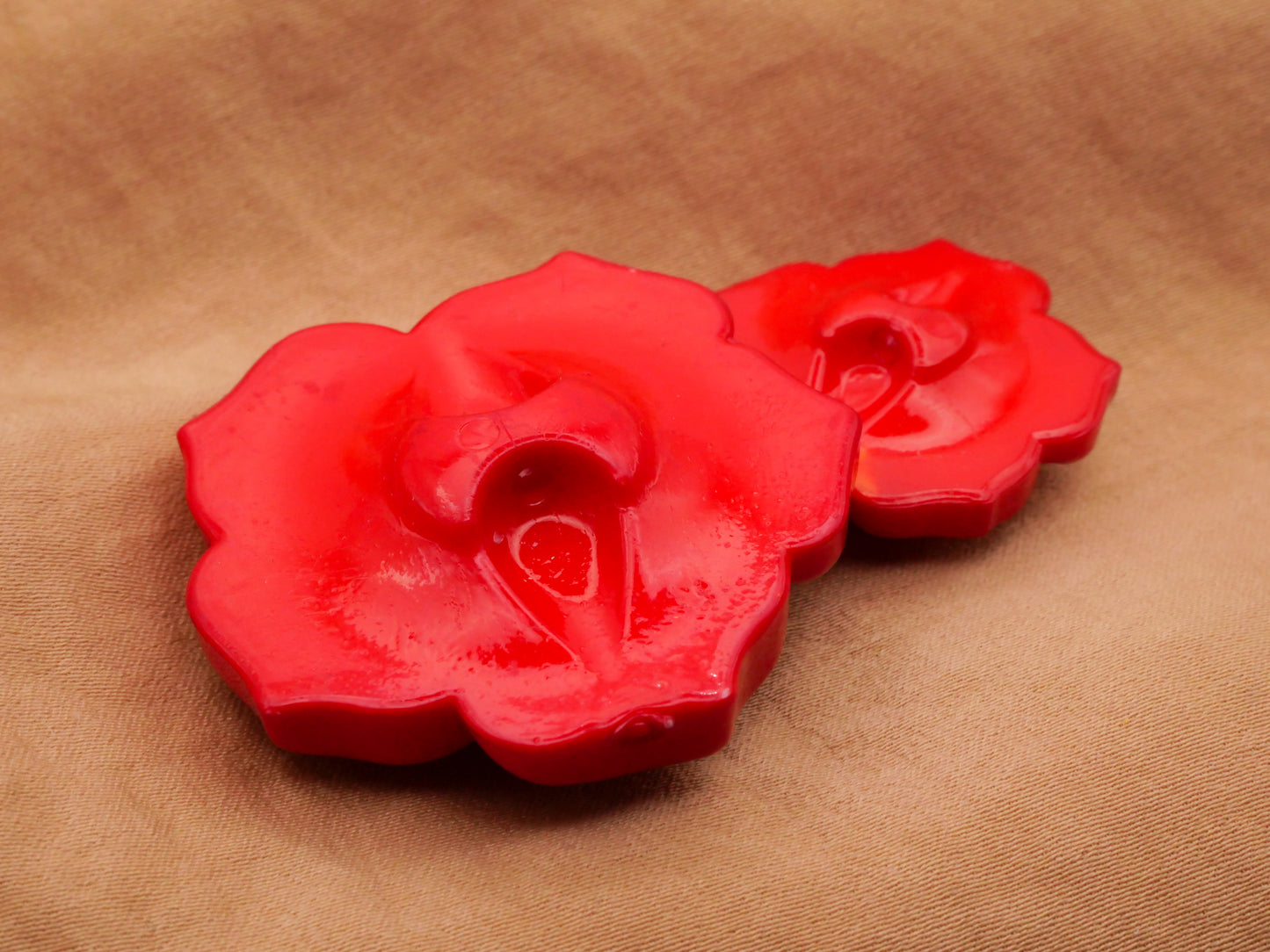 Rose Red Plastic Large Button Various 24-37mm