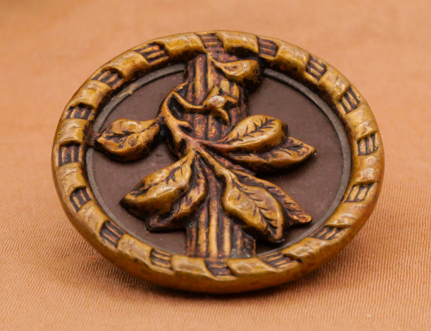 Vining Leaves Plant Brass Metal Victorian Antique Button 31mm