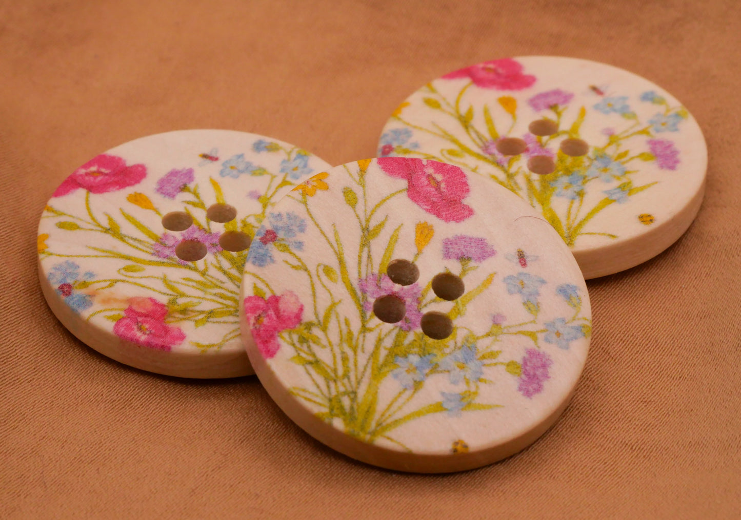 Wildflowers Bee Wood Sew-Thru Set of Three Buttons 30mm