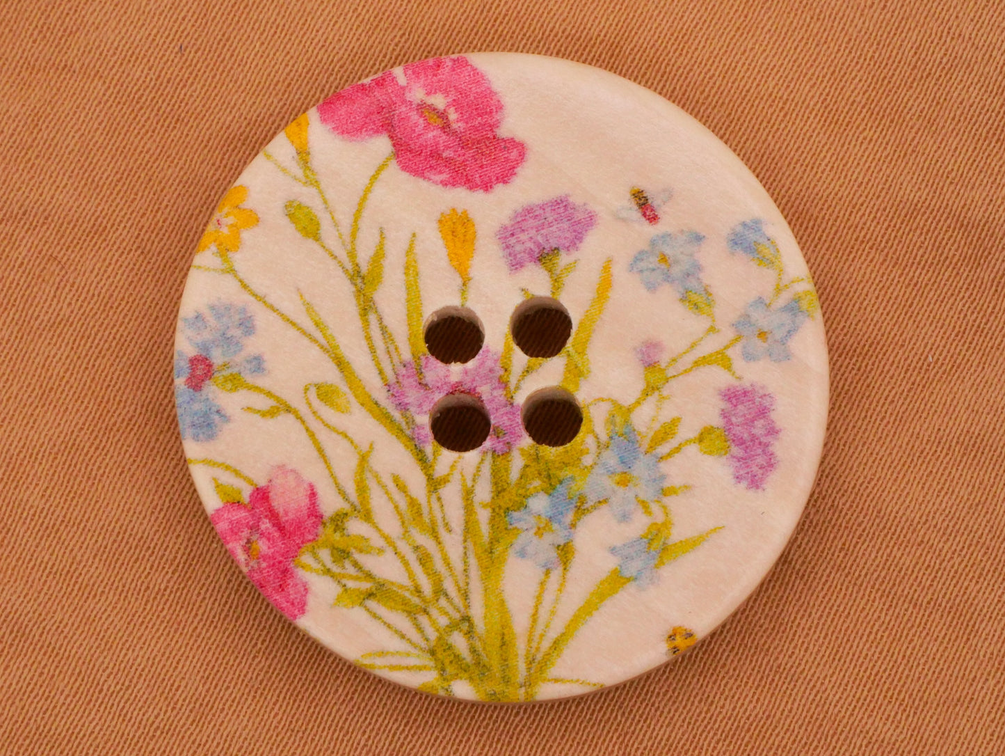 Wildflowers Bee Wood Sew-Thru Set of Three Buttons 30mm