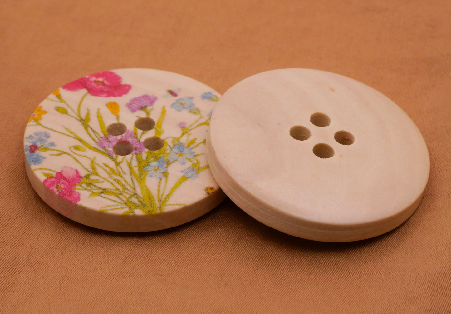 Wildflowers Bee Wood Sew-Thru Set of Three Buttons 30mm