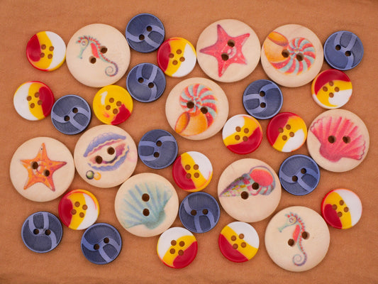 Sea Creatures Red Yellow Blue Wood Plastic Set of Thirty-Two Buttons 13-21mm