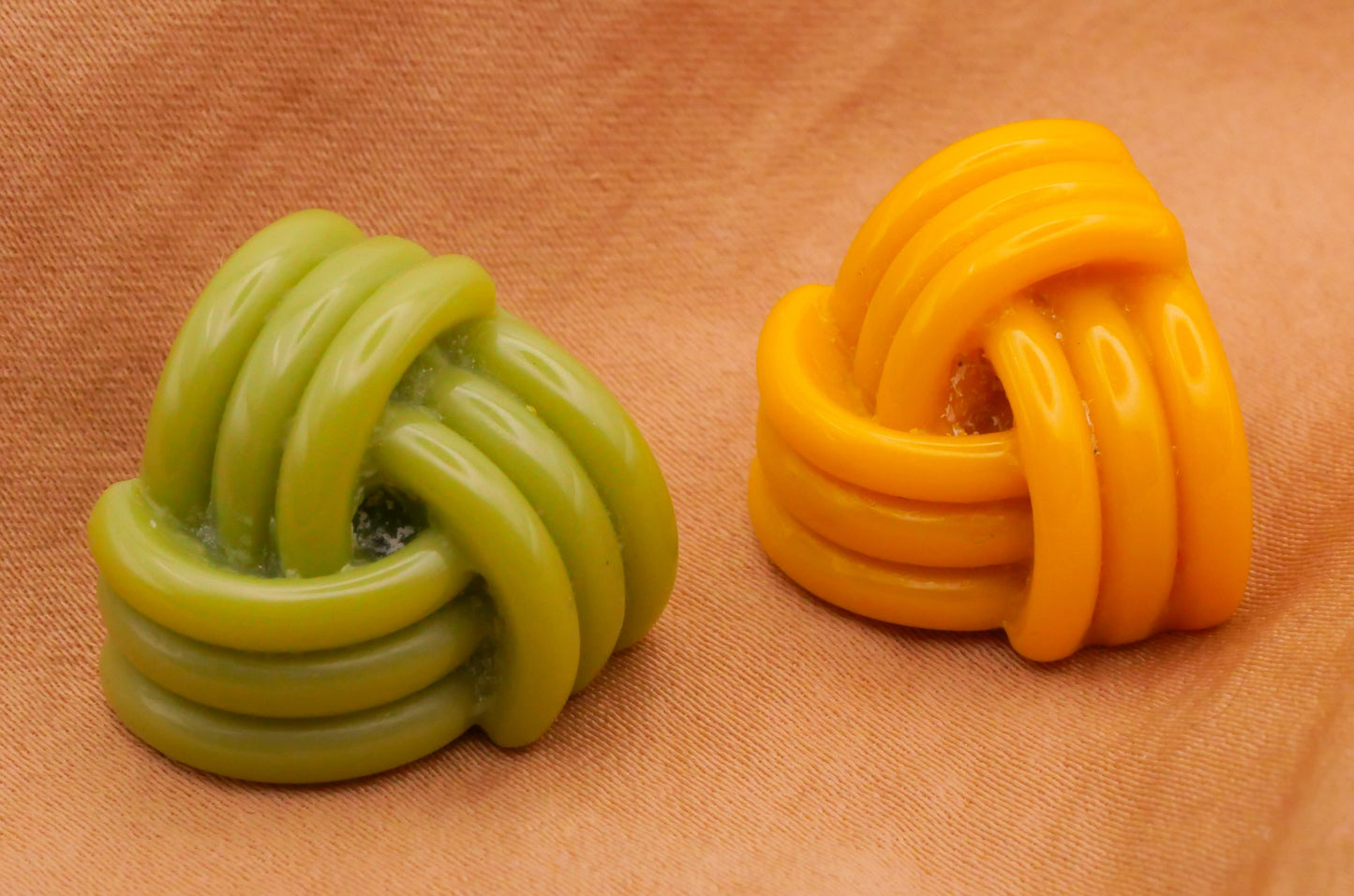 Knot Extruded Look Green Yellow Plastic Button Various 20mm