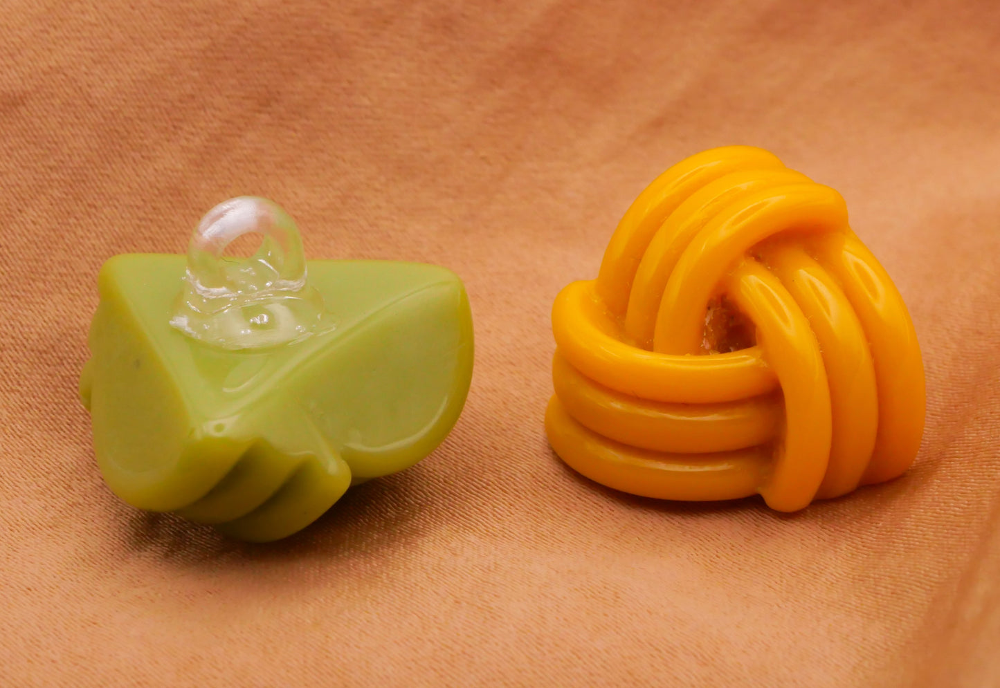 Knot Extruded Look Green Yellow Plastic Button Various 20mm