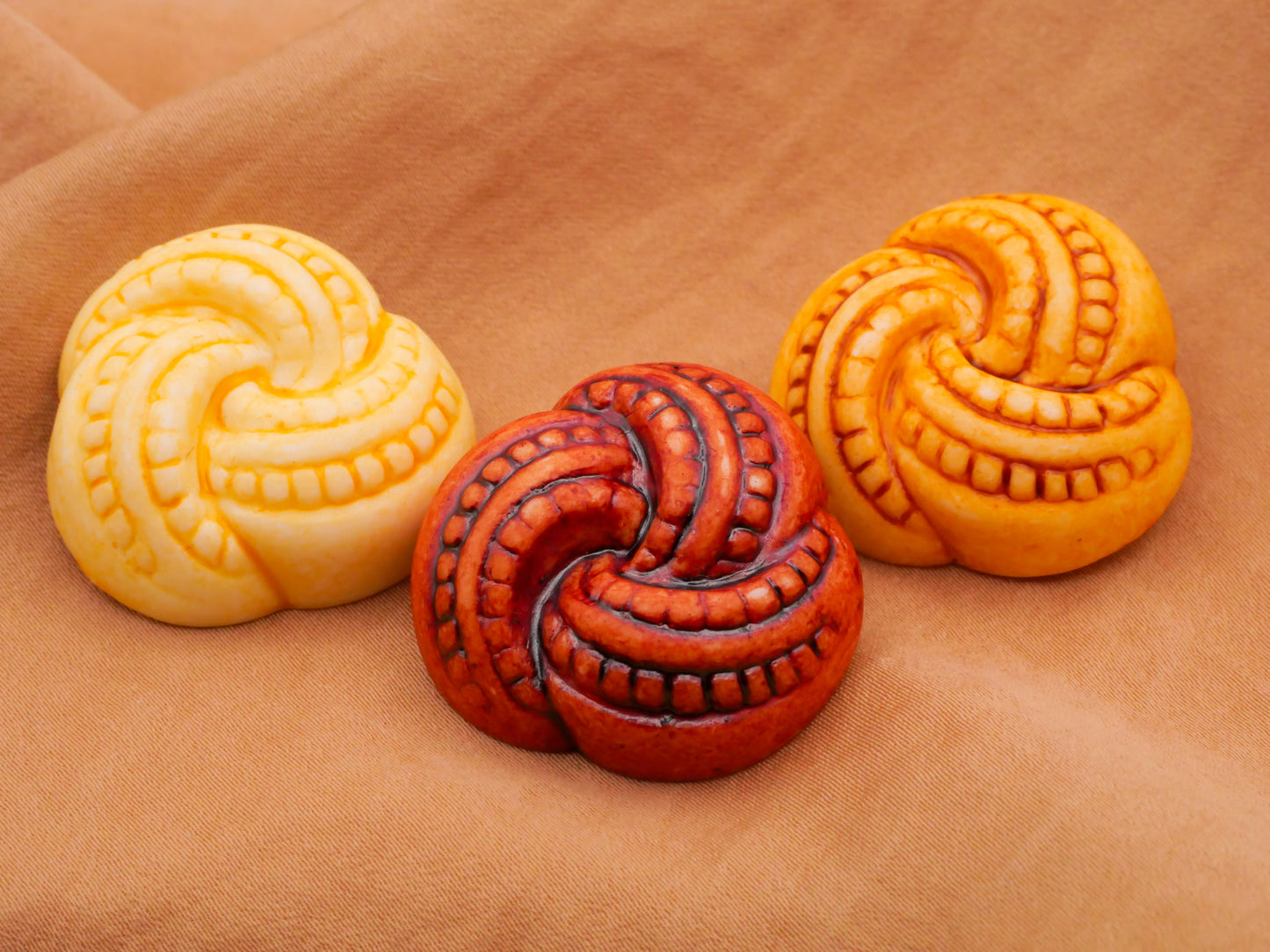 Knot Swirl Ivory Red Yellow Vintage Plastic Button Various 28mm