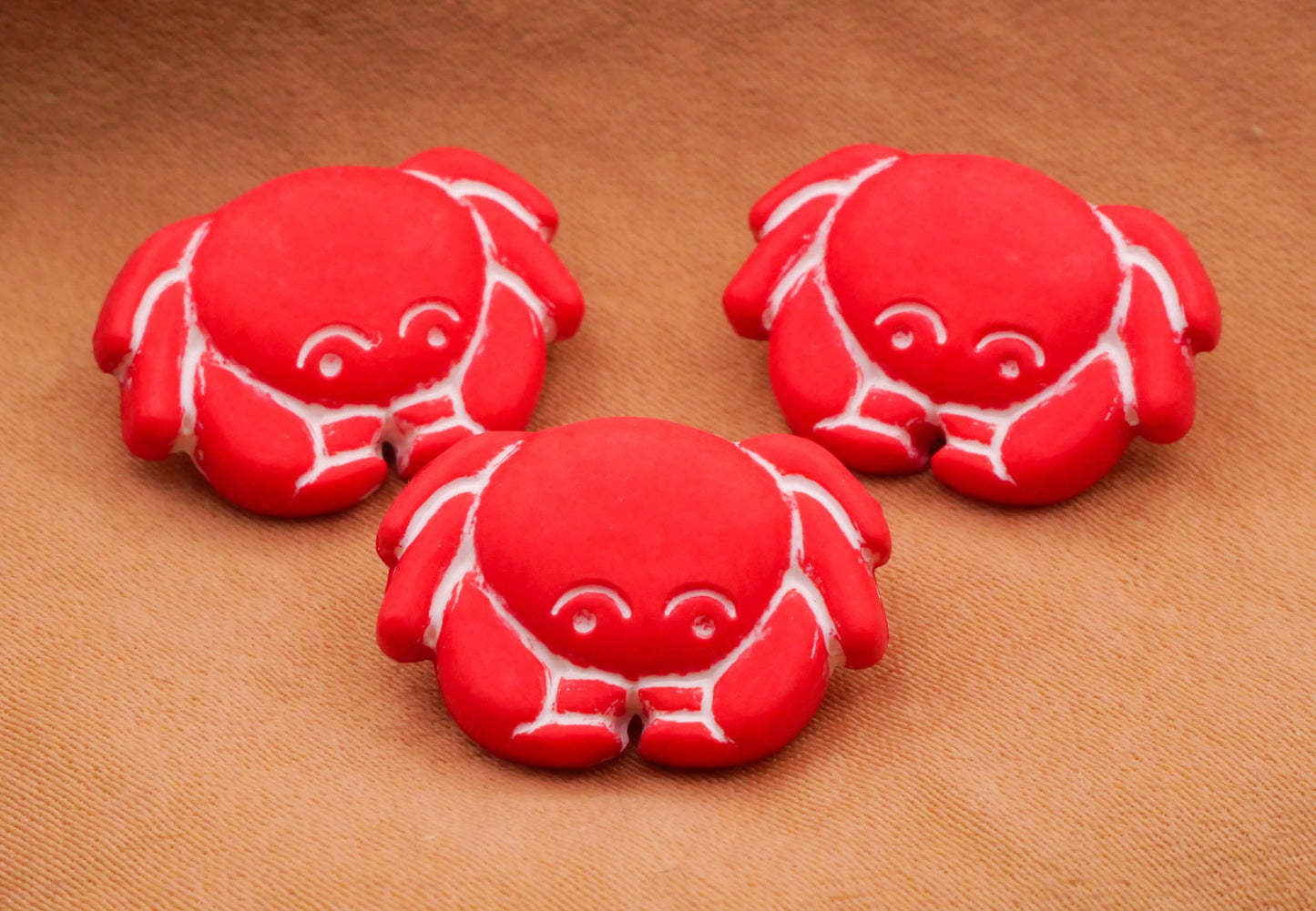 Crab Red Plastic Set of Three Buttons 13x18mm