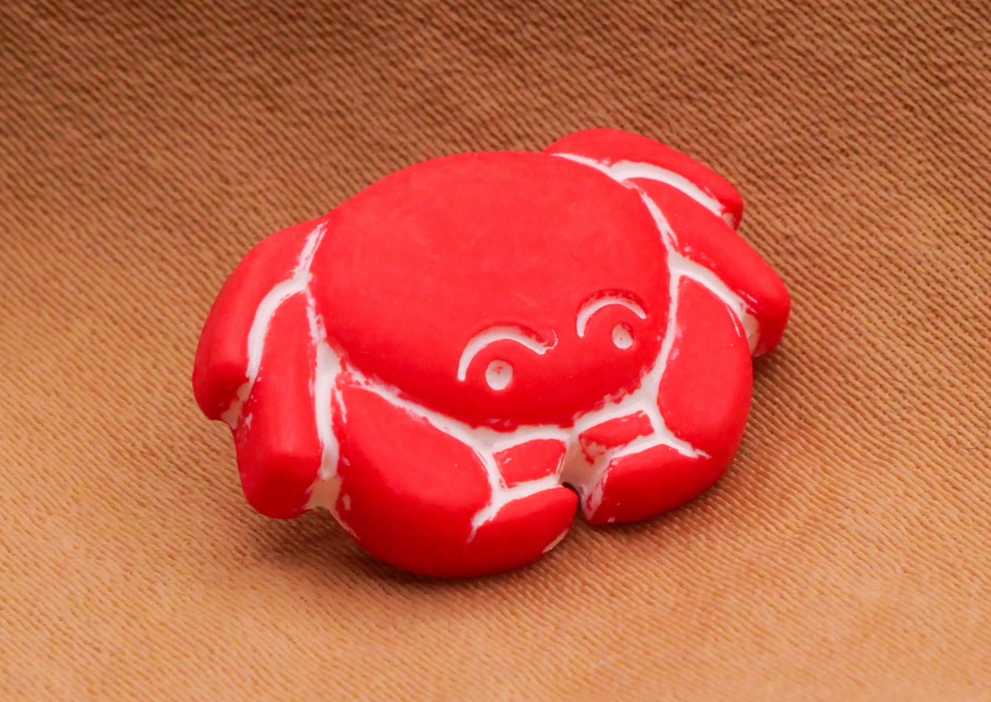 Crab Red Plastic Set of Three Buttons 13x18mm