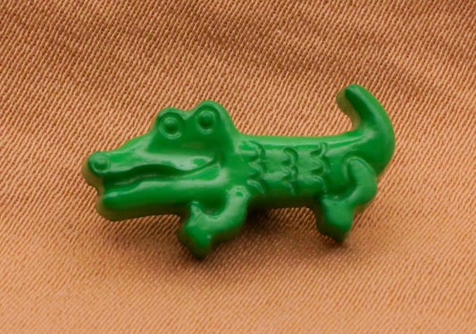 Alligator Crocodile Green Plastic Button 9x18mm