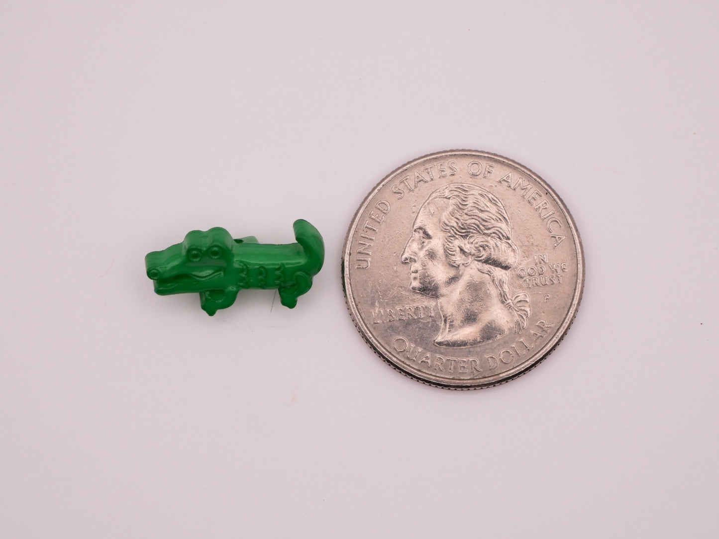 Alligator Crocodile Green Plastic Button 9x18mm