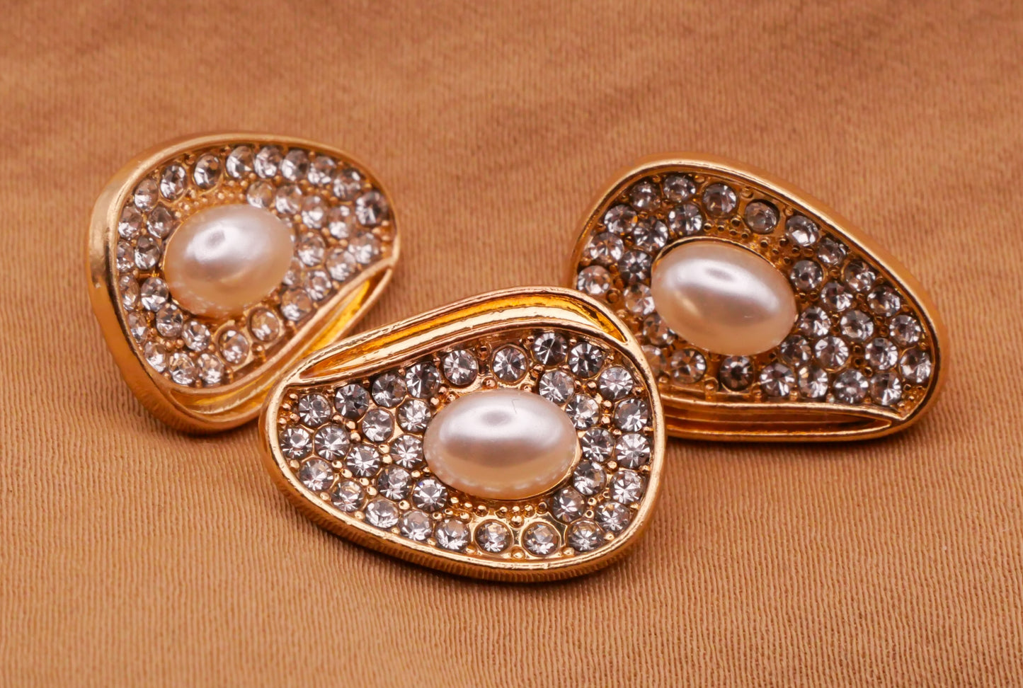 Oyster Shell Pearl Rhinestone Gold Metal Button 13x18mm