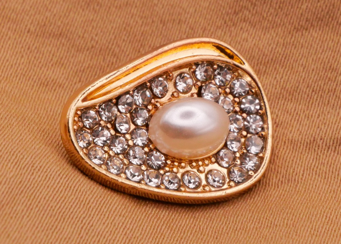 Oyster Shell Pearl Rhinestone Gold Metal Button 13x18mm