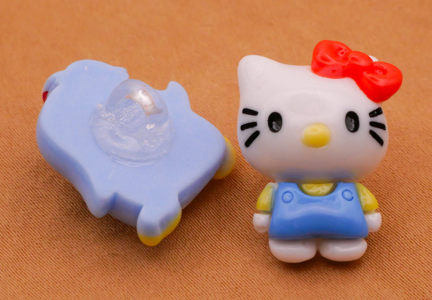 Hello Kitty Sanrio Characters Kids Plastic Set of Five Buttons 16-24mm