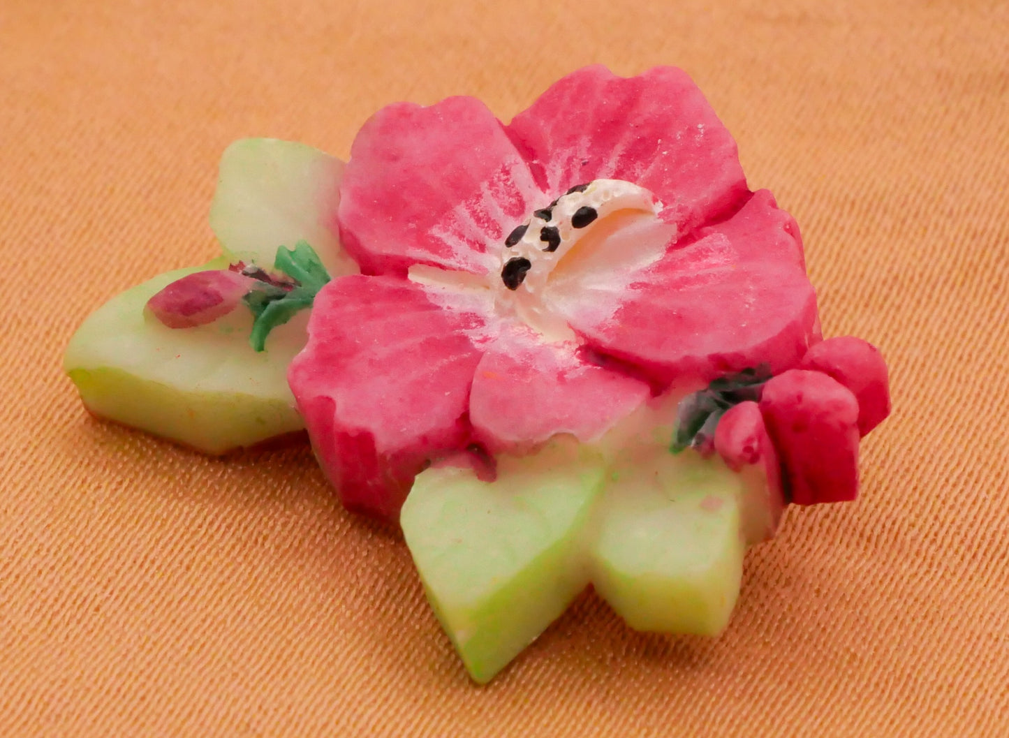 Hibiscus Realistic Flower Plastic Button 19x25mm