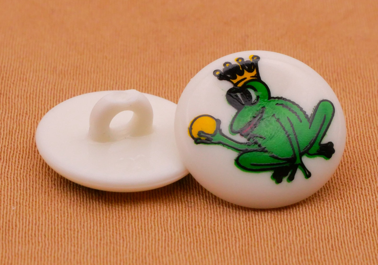 Frog Prince Crown Vintage Plastic Dill Button 14mm