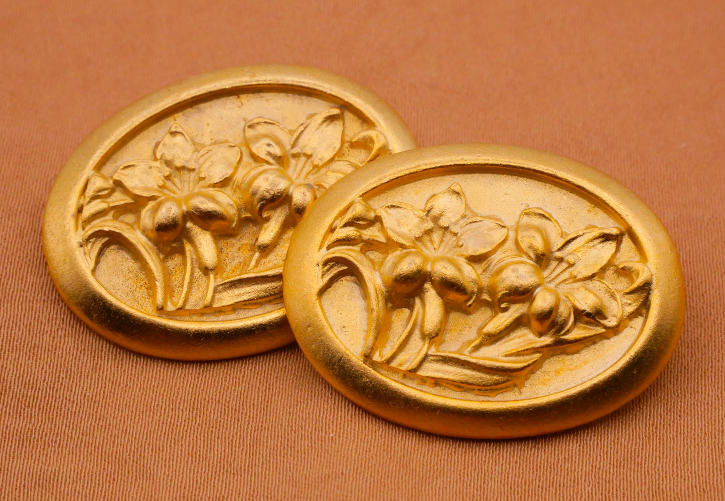 Tiger Lily Flowers Oval Vintage Gold Metal Button 23x30mm