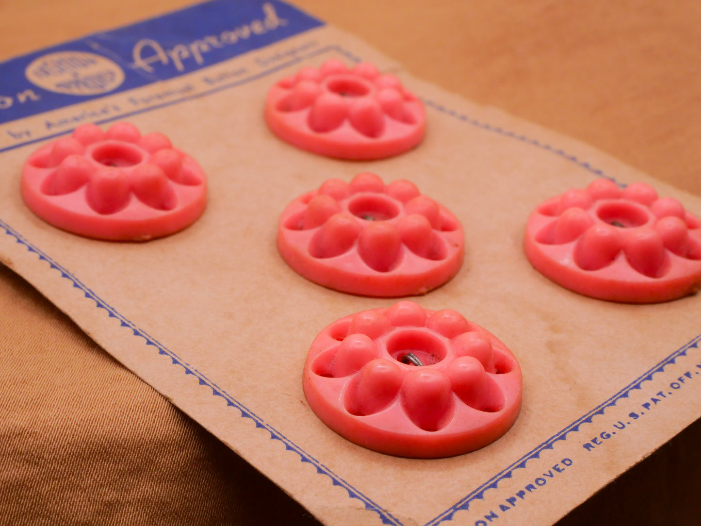 Flower Pink Vintage Plastic Set of Five Carded Buttons 22mm