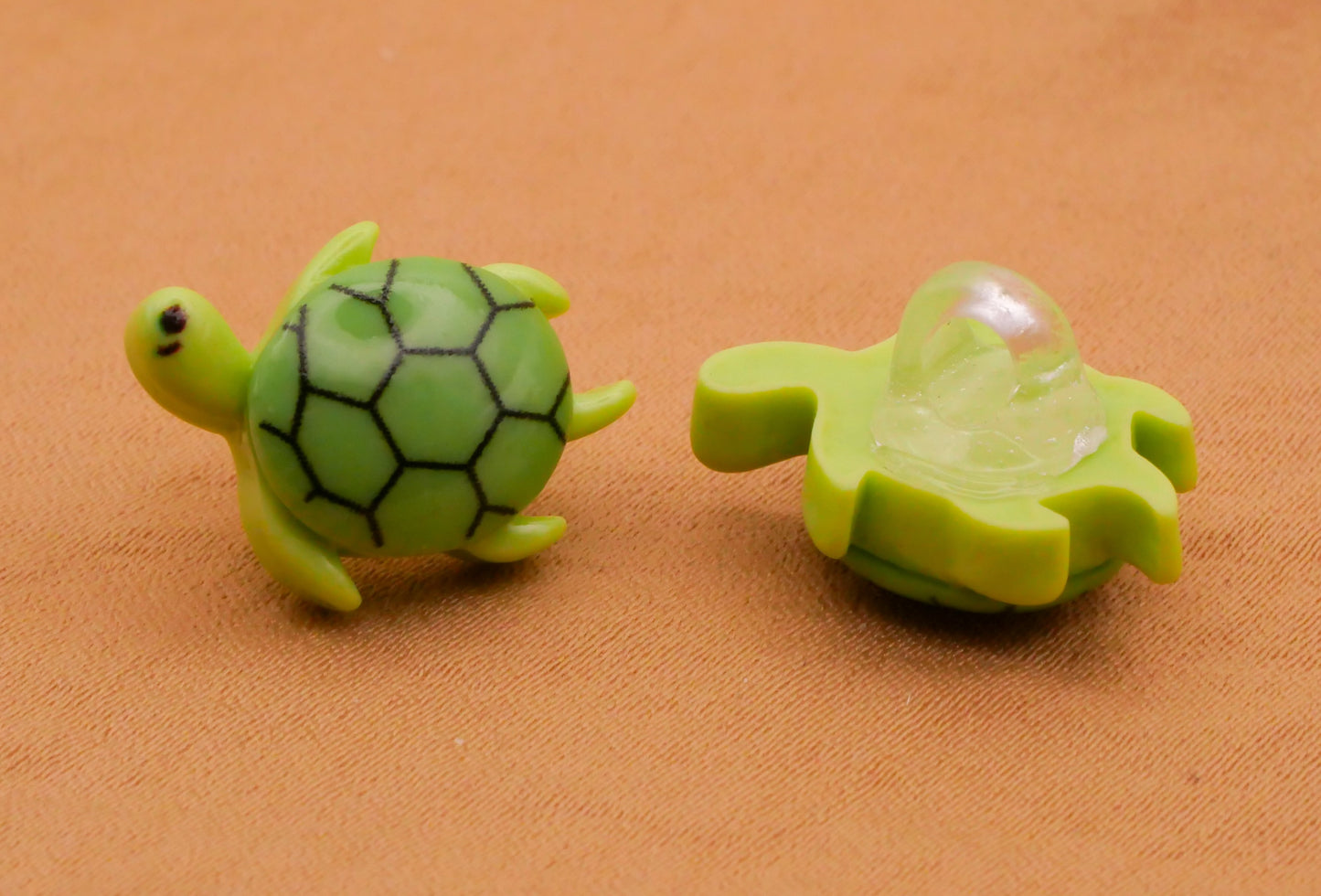 Turtle Swimming Kids Plastic Set of Three Buttons 13x18mm