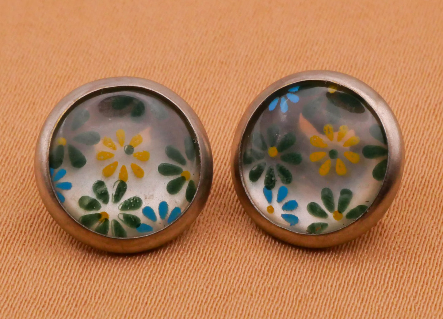 Daisy Green Blue Yellow Vintage Plastic Metal Pair of Buttons 12mm