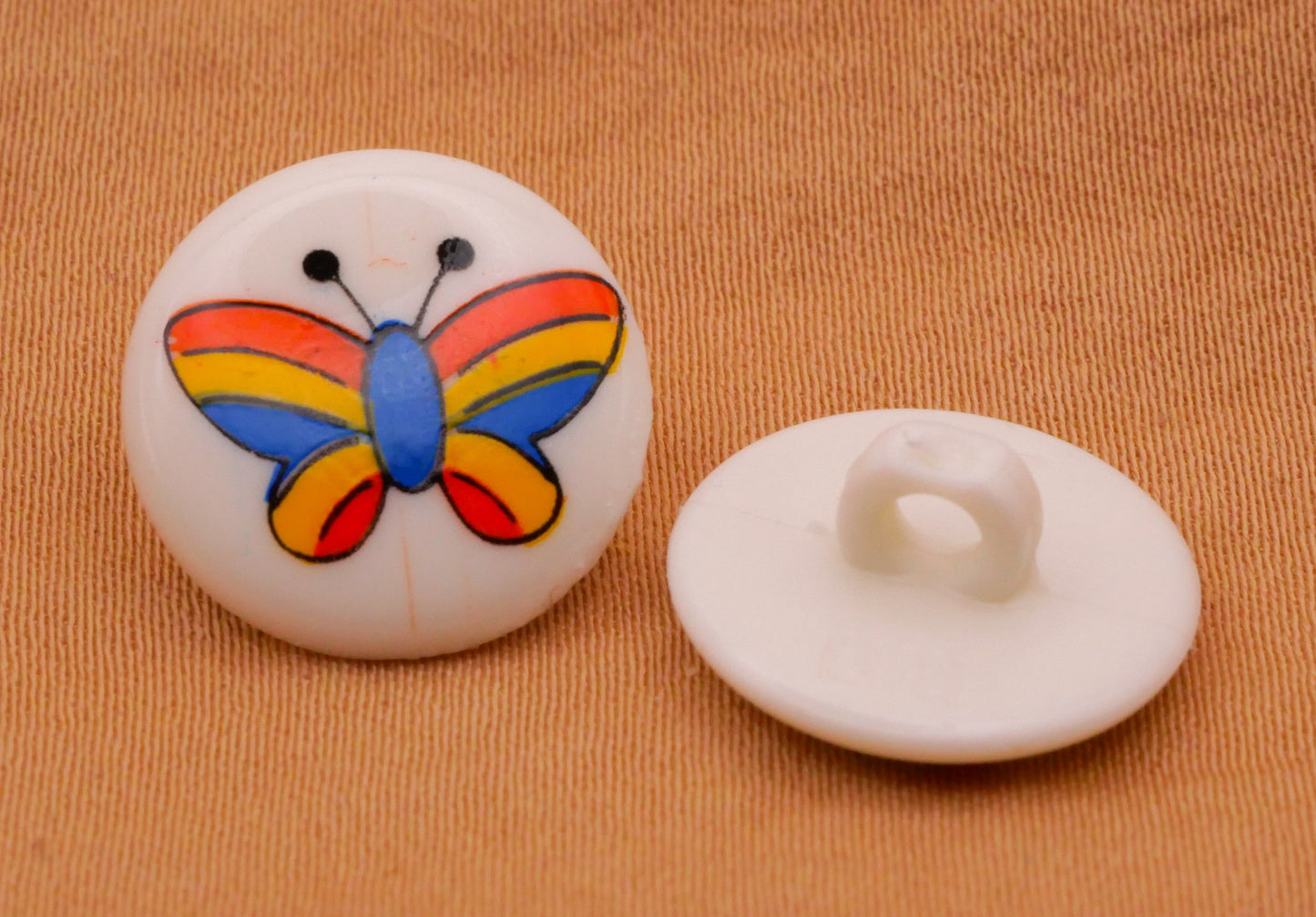 Butterfly Retro Groovy Dill Plastic Set of Three Buttons 15mm