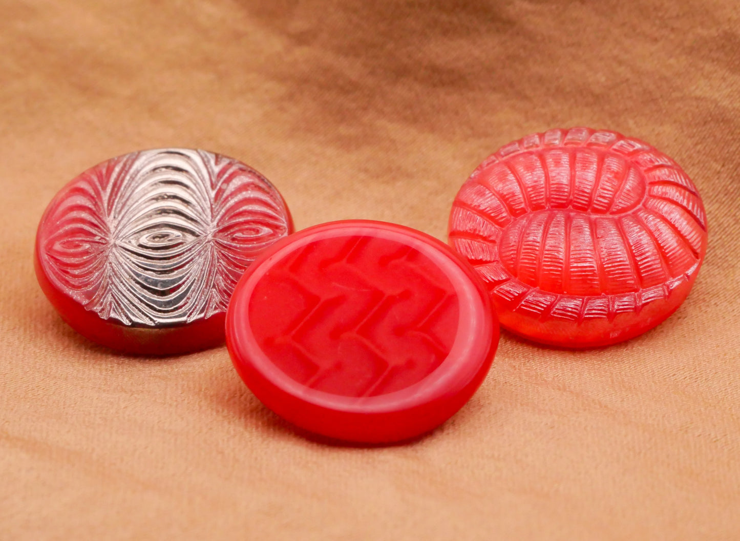 Red Silver Glass Texture Dig Dig Vintage Glass Button Various 18mm