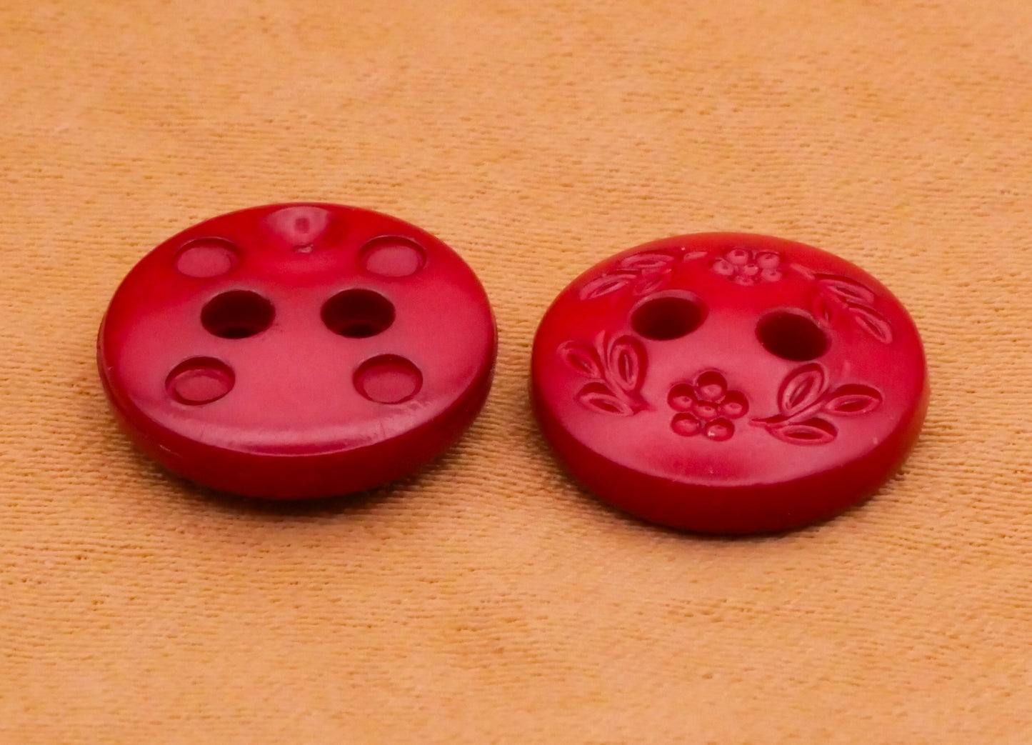 Flower Wreath Vintage Wine Red Plastic Set of Four Buttons 11mm