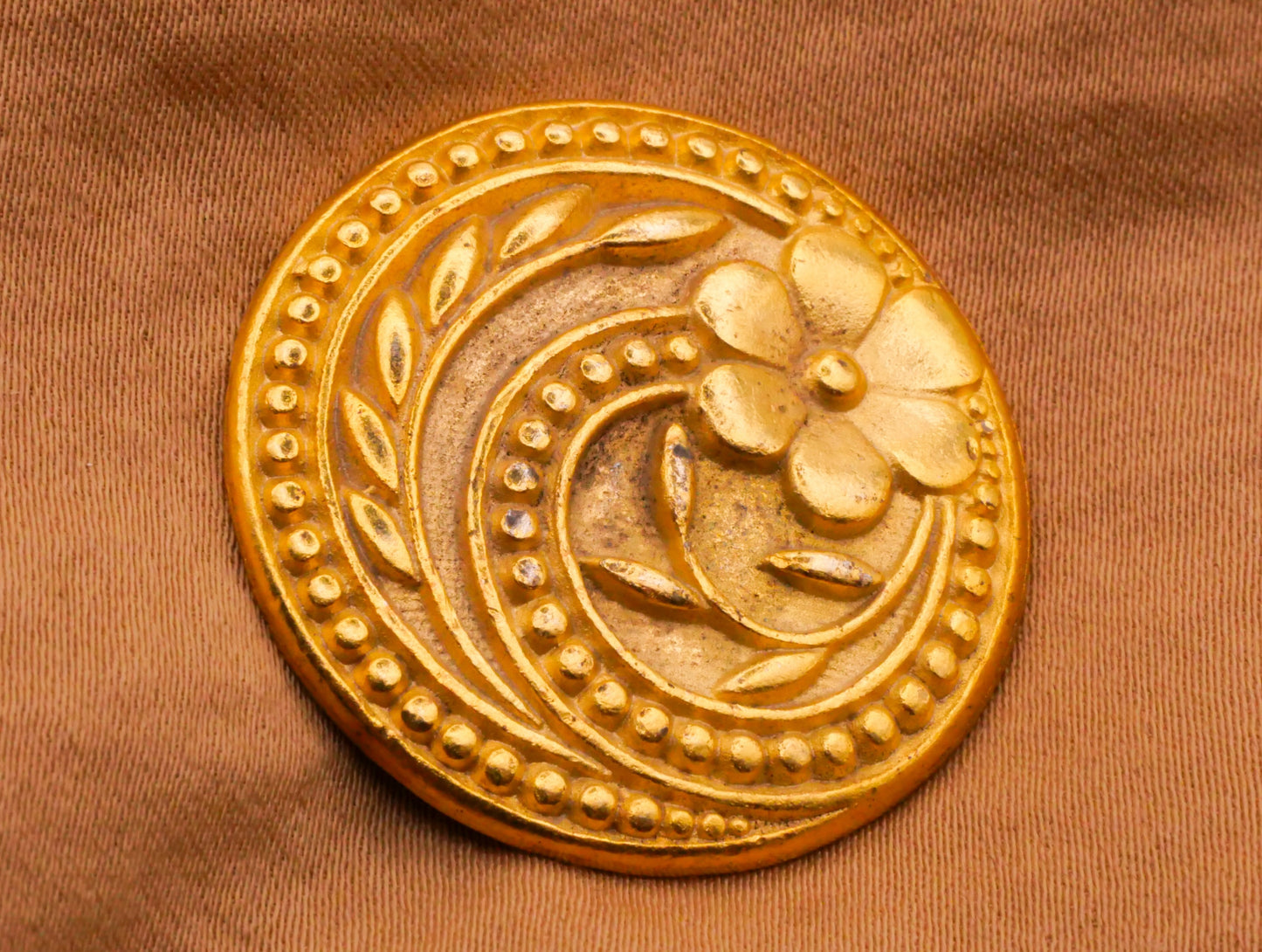 Flower Floral Vines Swirl Gold Metal Vintage Button 30mm