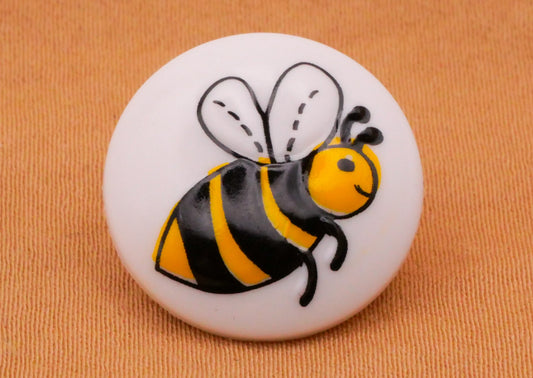 Bee Flying Dill Brand Plastic Button 18mm