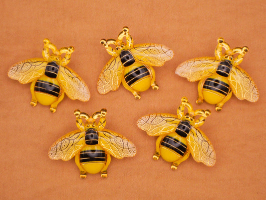 Bee Golden Plastic Set of Five Buttons 26-32mm