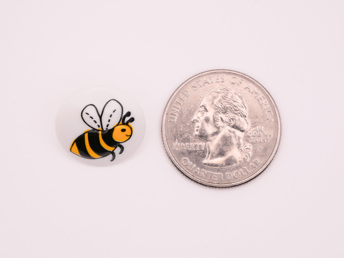 Bee Flying Dill Brand Plastic Button 18mm