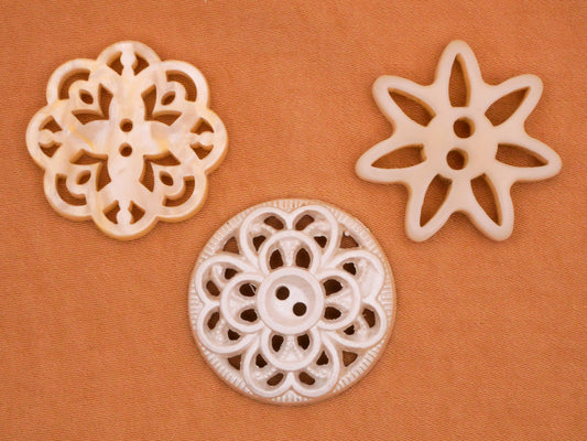 Flower Lace Vintage Pearlized Plastic Button Various 25-27mm