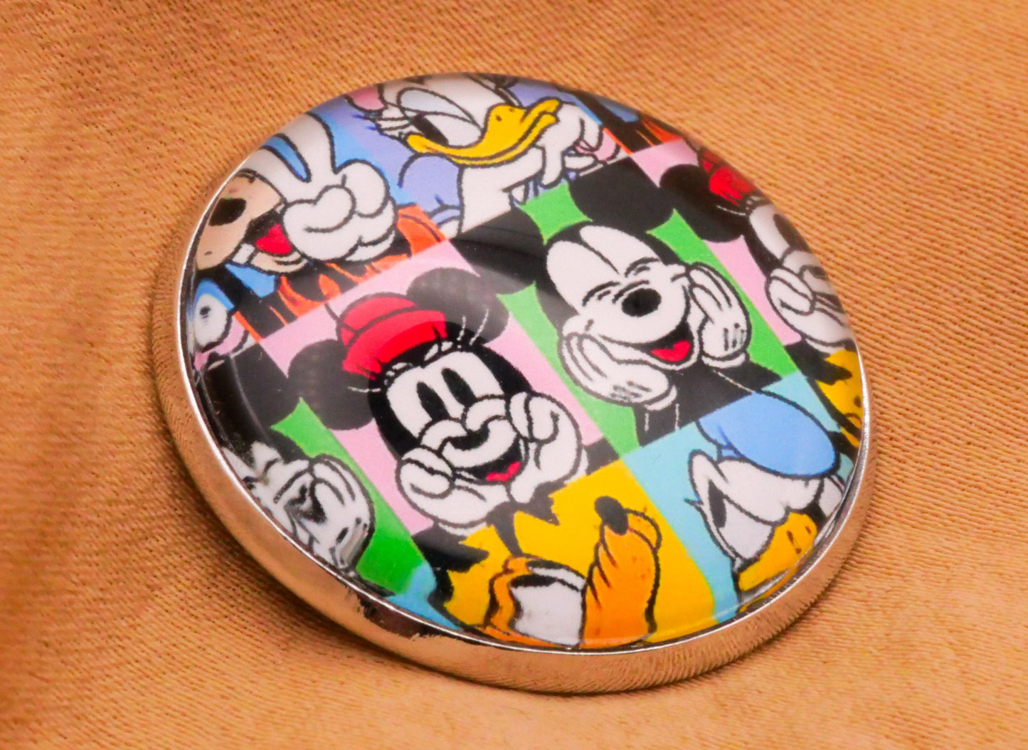 Mickey Mouse and Friends Minnie Pluto Goofy Donald Daisy Glass Dome Silver Metal Button 27mm