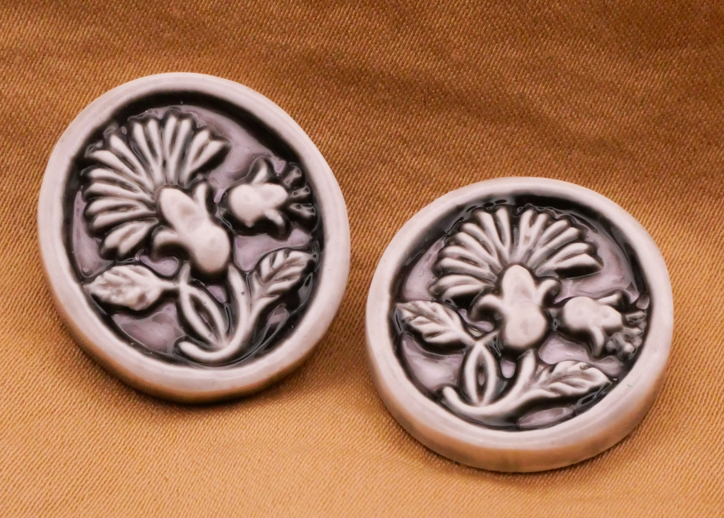 Thistle Flower Ceramic Grey Art Stone Button 21x23mm